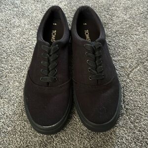 Men’s Toms Alpargata Fenix lace up shoes. Size 9 (2) and 9.5 (1).